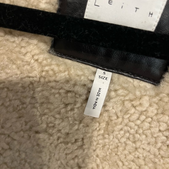 LEITH // Peplum REAL Double-faced Shearling Jacket - Picture 3 of 5